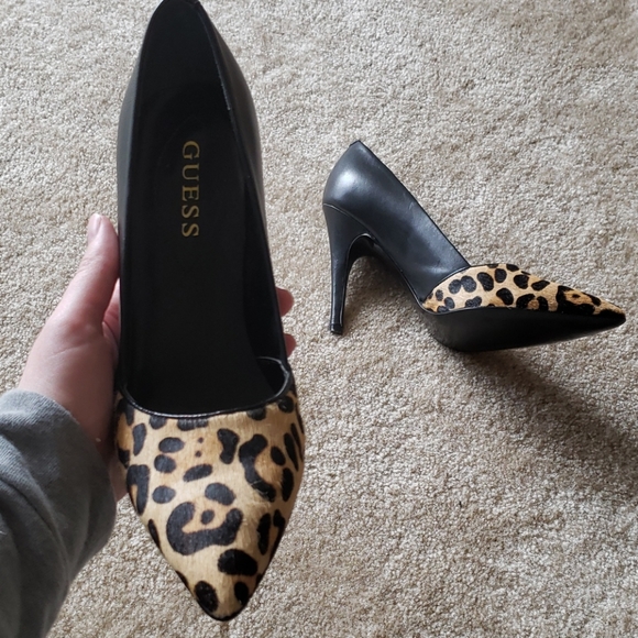 Guess Pumps - Picture 3 of 5
